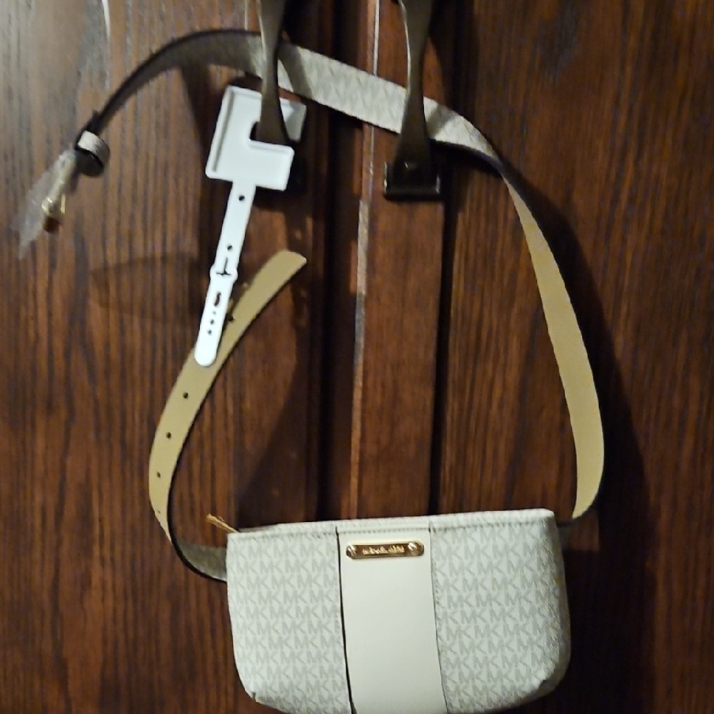 Michael Kors Cream and White Belt Bag Size Small Med 8.5 X 5.5 Belt 38 In